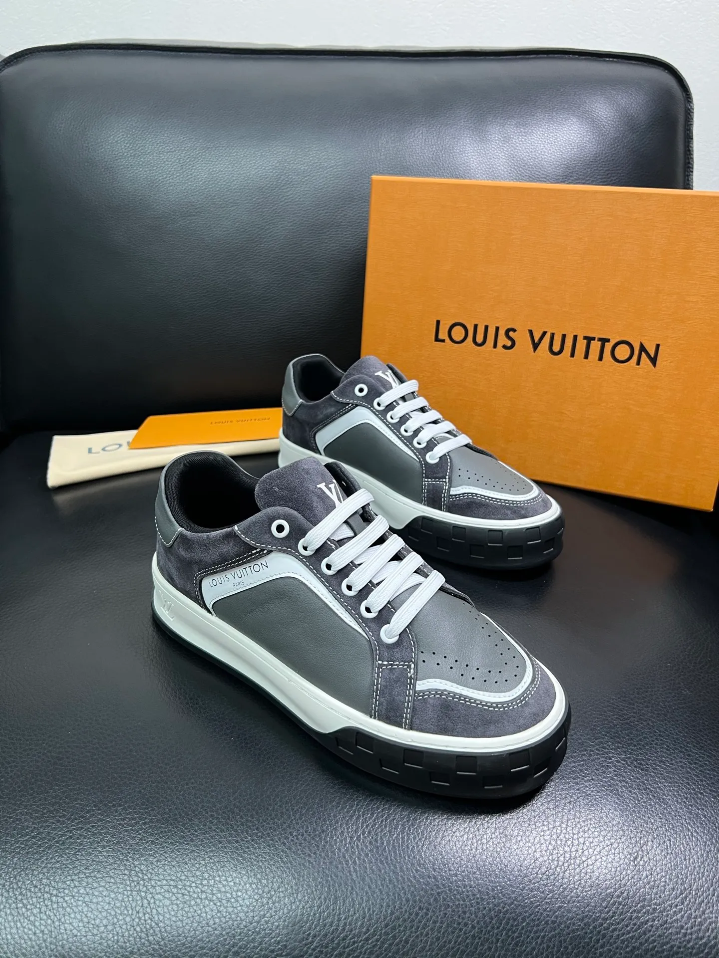 Men's shoes 💰740 Lv top purchase Louis Vuitton, counter synchronization, uppers imported from Italy cowhide, imported mesh padding soft and comfortable, soles: original soles specially provided by the original factory, T men's shoes 💰U exclusive movable molded soles super comfortable, original factory and single goods, high quality, welcome to compare, code number 39-44 (customized 38-45) 85858